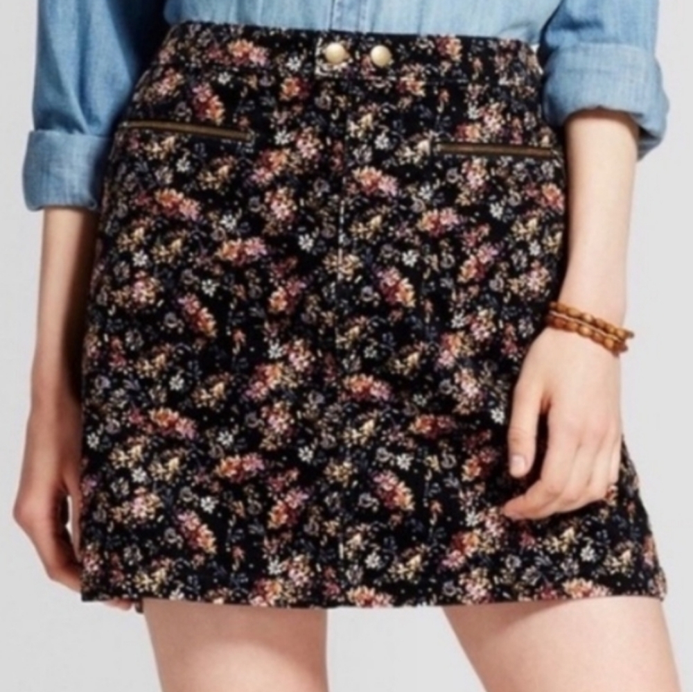 Floral mini skirt